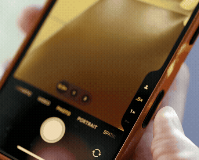 Apple iPhone 17 Pro - Metro Slim Leather Phone Case