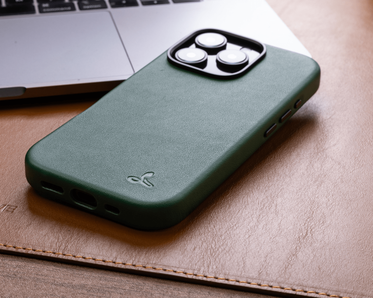 Apple iPhone 16 Pro Max - Metro Slim Leather Phone Case