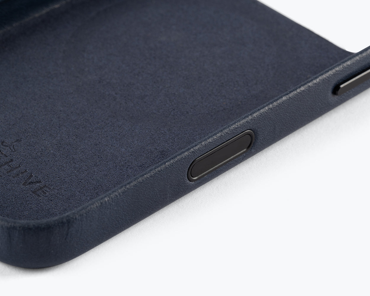 Apple iPhone 17 Pro Max - Metro Slim Leather Phone Case